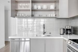 Downtown 1BR w Pool Jacuzzi Gym nr 110 LAX-836