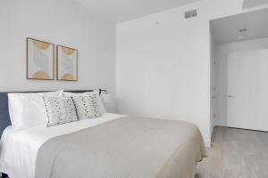 Downtown 1BR w Pool Jacuzzi Gym nr 110 LAX-836