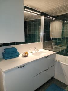 Apartament nad Parsętą w centrum - prywatne miejsce postojowe & dwa rowery