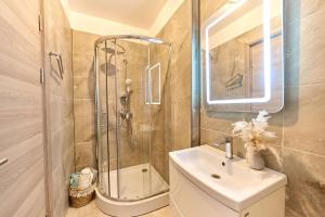 Blue Shell Apartment- Spa & Pool