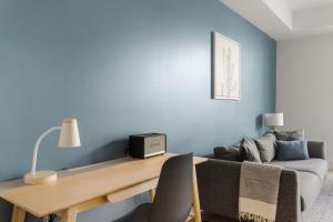 Hollywood 1br w gym pool nr studios LAX-1036