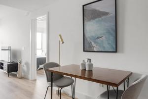 Hollywood 1br w gym pool nr studios LAX-1036