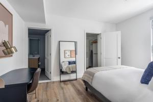 Hollywood 2br w pool gym nr Larchmont Village LAX-1035