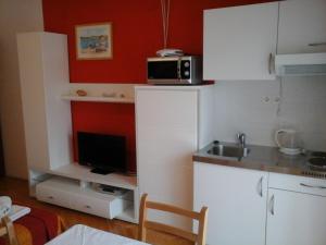 Apartments and Rooms Dobrila