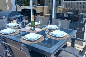 Spacious ground floor apartment overlooking the beautiful communal pool