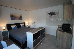 Strandnixe-De-Luette-an-de-See