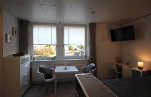 Strandnixe-De-Luette-an-de-See