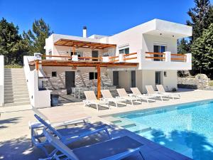 Chrysanthi Villa, Living in Nature