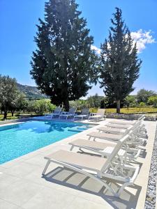 Chrysanthi Villa, Living in Nature