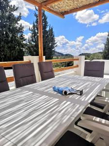 Chrysanthi Villa, Living in Nature