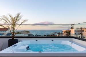 Isla Luxury Apartments - Private Rooftop with Hot tub - 100m from Beach