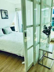 City Heart Apartment with a Sunny Rooftop Terrace