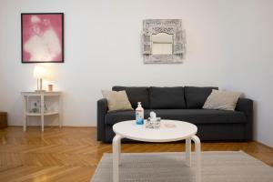 Vedrana-near centre and free garage, electricity for electric cars