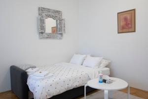 Vedrana-near centre and free garage, electricity for electric cars