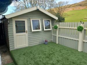 Eddies Thatched Roadside Cottage