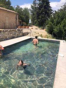 Maisons de vacances Maison dans copropriete calme avec piscine : photos des chambres