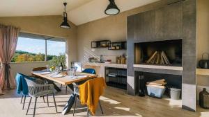 A stunning villa with a swimming pool in Lindar near Pazin