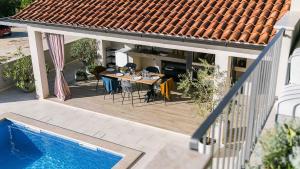 A stunning villa with a swimming pool in Lindar near Pazin 
