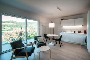 La Palma 1 by Quokka 360 - modern panoramic lake view flat