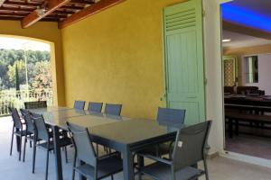 Maisons de vacances Bright house with garden and private pool : photos des chambres