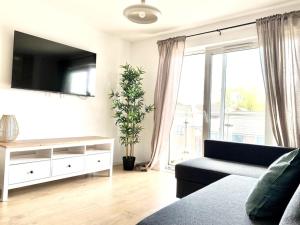 Fresh 2 Bedroom Flat close to City Center Camp Street