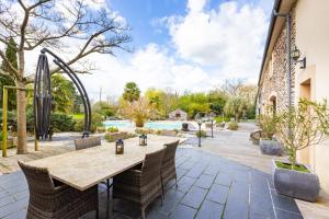 Maisons de vacances La Luardiere - Maison avec piscine et jacuzzi : photos des chambres