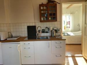 Förtjusande gästsvit med öppen spis