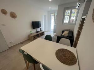 Appartements La Glycine - Parking gratuit - AC CLIM - Cour prive - : photos des chambres