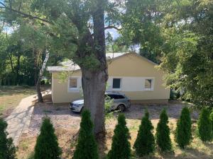 Chata nad kúpaliskom Santovka