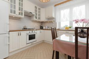 Metro Racławicka Cozy Studio Apartment by Noclegi Renters