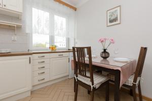 Metro Racławicka Cozy Studio Apartment by Noclegi Renters