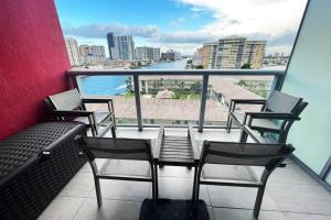 Oceanfront Studio with Beach Pool & Restaurants 010B