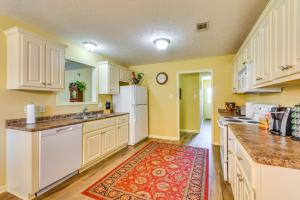 Suburban Conway Vacation Rental 2 Mi to UCA!