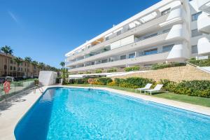 Halo - Deluxe Apartment With Terrace Steps From The Beach