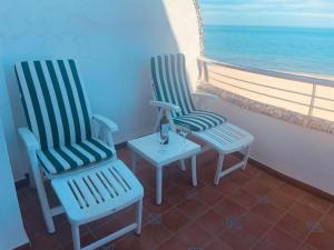 Apartamento en primera línea de playa con piscina y garaje gratuito