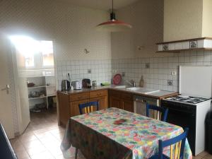 Maisons de vacances Gite -Belle Maison dans une ancienne ecole-Tarif reduit hors WE ! : photos des chambres