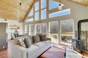Modern Appalachian Vacation Rental with River Access