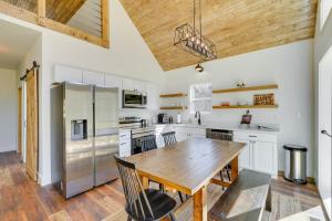 Modern Appalachian Vacation Rental with River Access