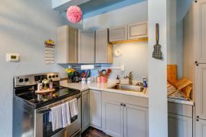 2 Mi to Dtwn and Pioneer Park Fairbanks Studio!