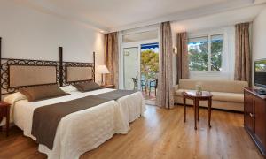 Double Room with Sea View room in Hipotels Eurotel Punta Rotja Thalasso-Spa-Golf