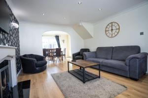 October Disc - Long Stay - Contractors