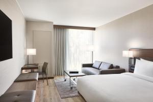 King Guest Room with Sofa Bed room in AC Hotel Phoenix Biltmore