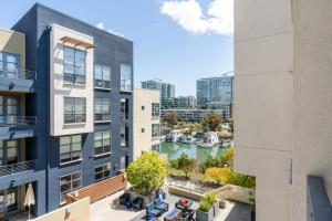 Mission Bay 2BR w Gym WD nr Caltrain Muni SFO-837