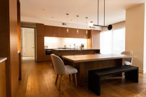 Mountain Modern 3 Bedroom Deluxe Condo, Sleeps 10