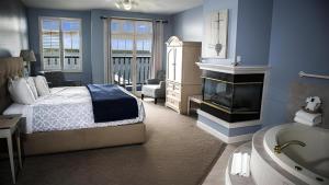 King Room with Lake View room in The Sand Hill Inn