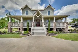 Spacious Lake Charles Craftsman - Pet Friendly! - Hackberry