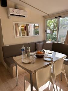 Campings Les mobil homes de Naka, une entree gratuite adulte pour la Reserve Africaine de Sigean : photos des chambres