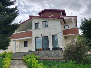 Big garden and sea view villa