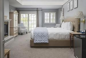 King Room Loft with Lake View room in The Sand Hill Inn