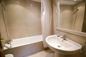 UN JARDIN EN LA CIUDAD gran piso y super terraza en el centro By Apartamentos con aire acondicionado Logroño